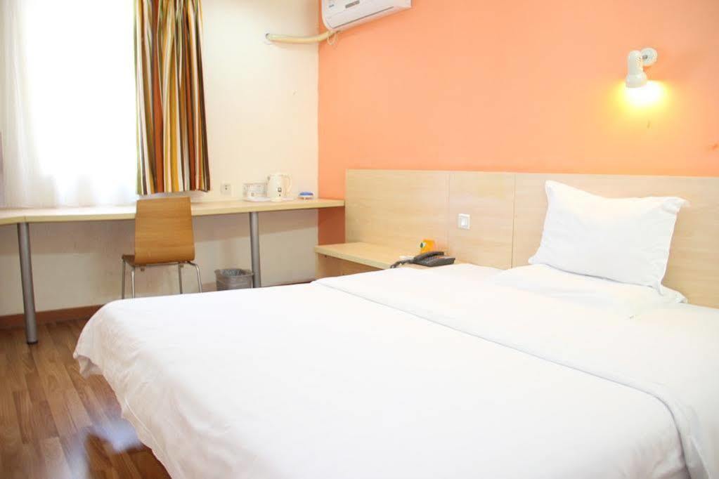 7Days Inn Dalian Harbour Square Ferry Terminal Bagian luar foto