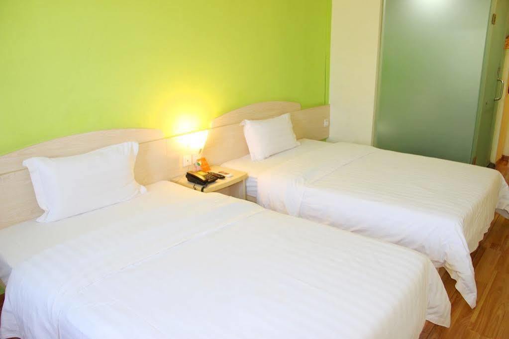7Days Inn Dalian Harbour Square Ferry Terminal Bagian luar foto