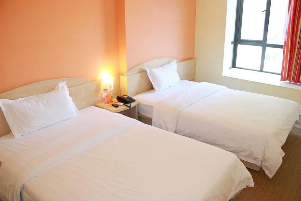 7Days Inn Dalian Harbour Square Ferry Terminal Bagian luar foto