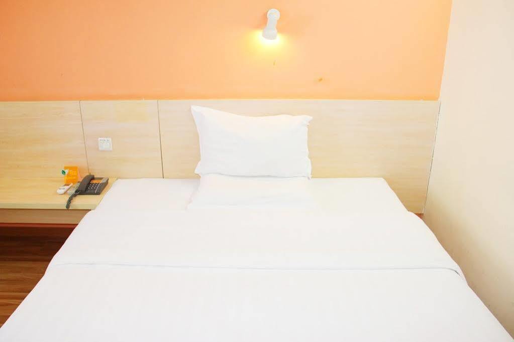 7Days Inn Dalian Harbour Square Ferry Terminal Bagian luar foto