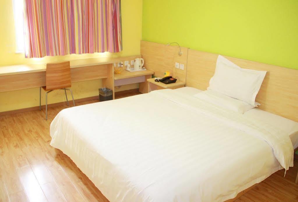 7Days Inn Dalian Harbour Square Ferry Terminal Bagian luar foto