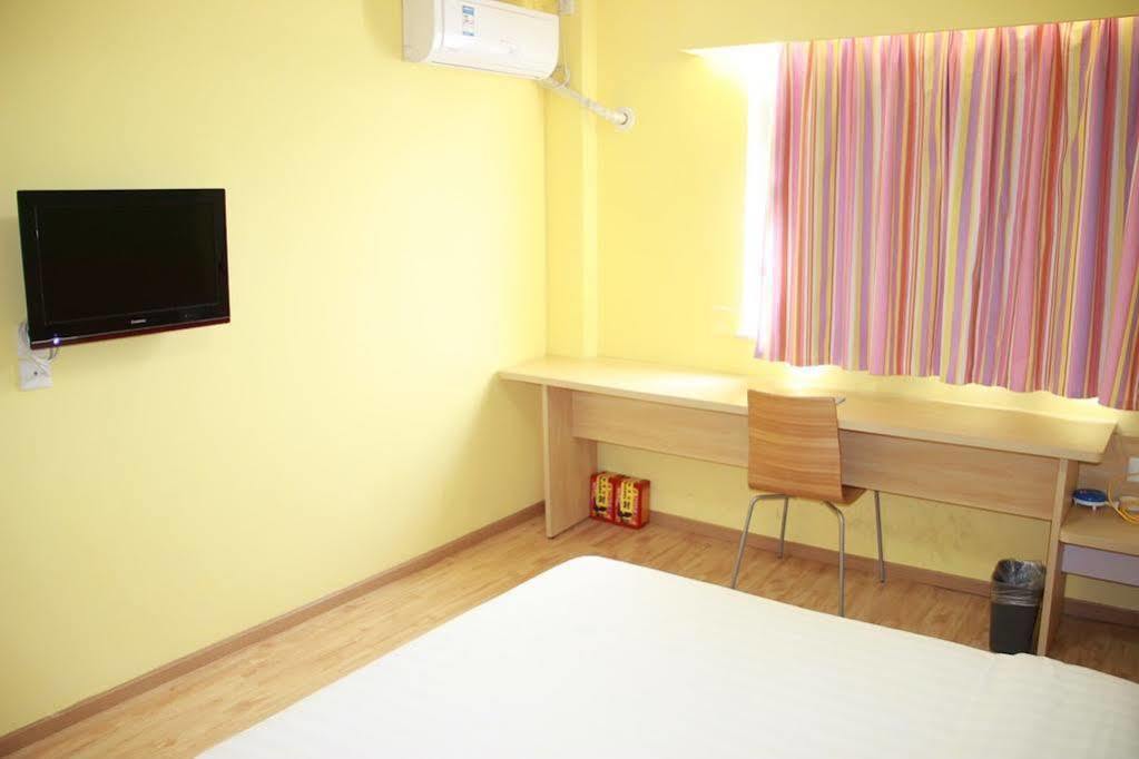 7Days Inn Dalian Harbour Square Ferry Terminal Bagian luar foto