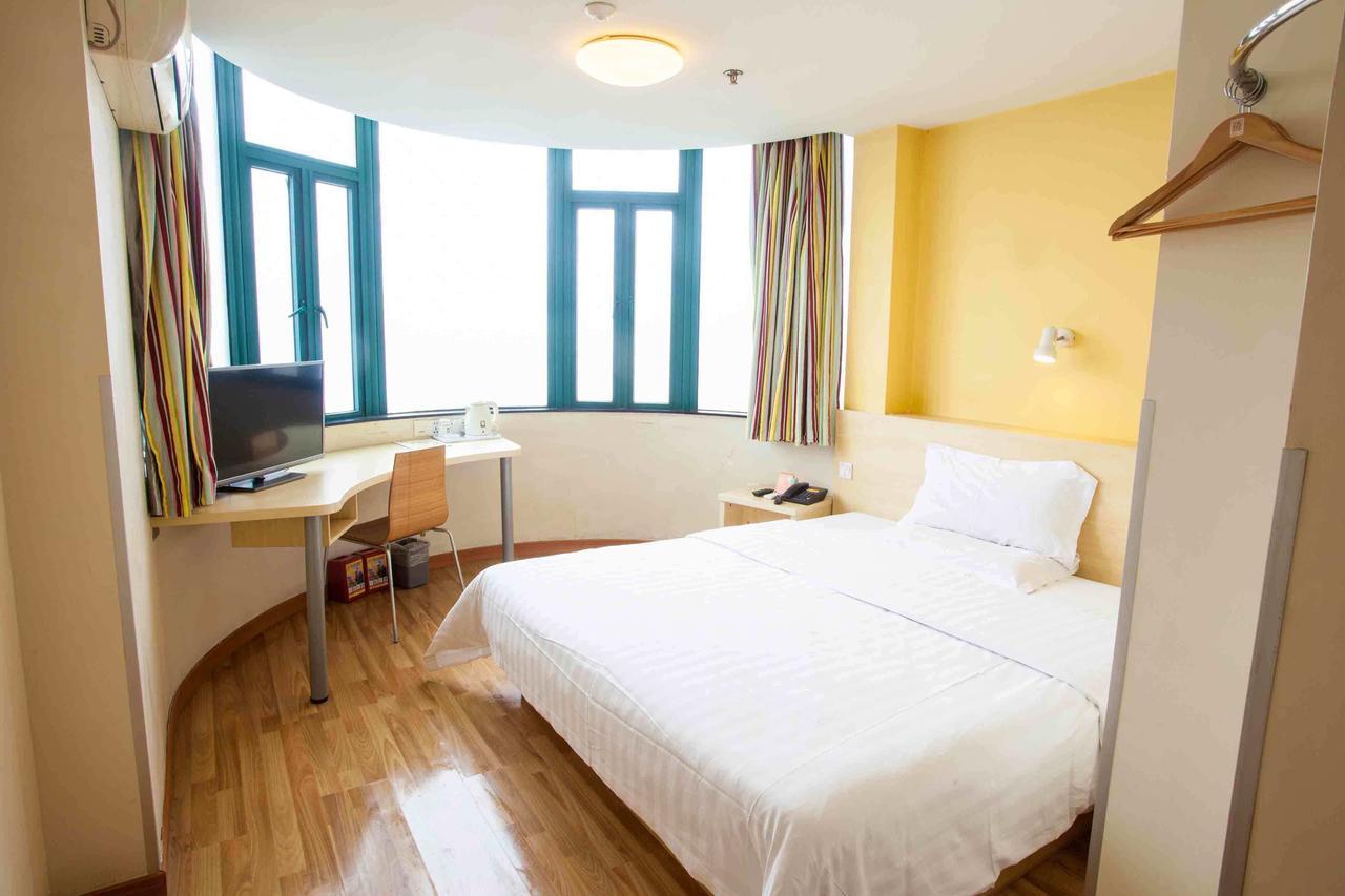 7Days Inn Dalian Harbour Square Ferry Terminal Bagian luar foto