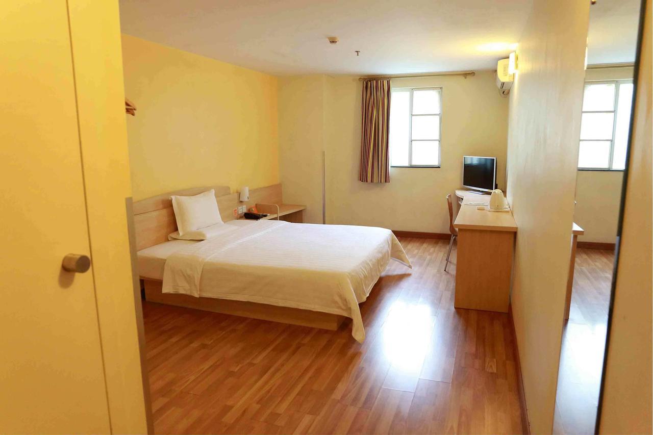 7Days Inn Dalian Harbour Square Ferry Terminal Bagian luar foto