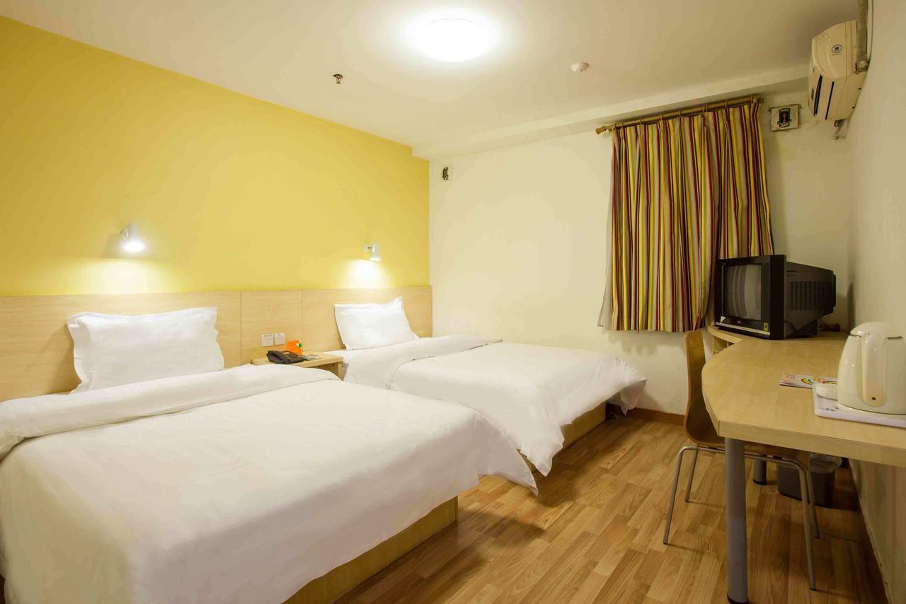 7Days Inn Dalian Harbour Square Ferry Terminal Bagian luar foto
